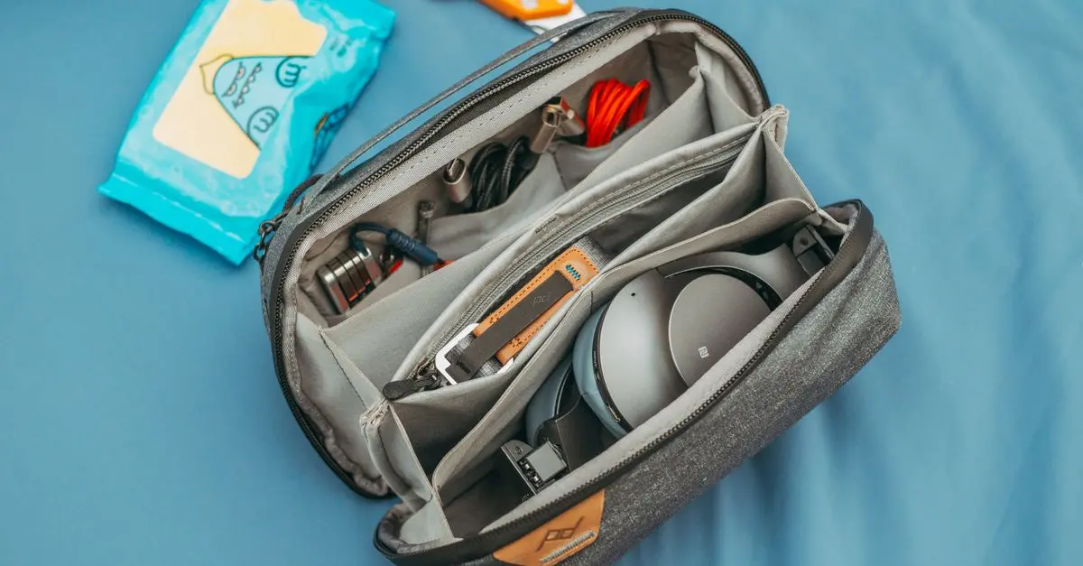 Comment choisir une trousse de toilette adaptée aux voyages en famille